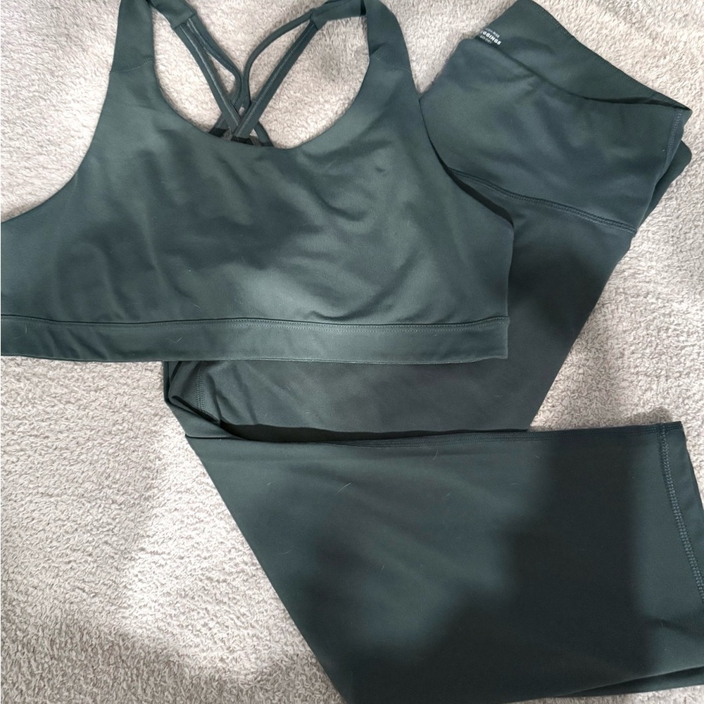 Old Navy Dark Green Strappy Sports Bra and Leggings Set
